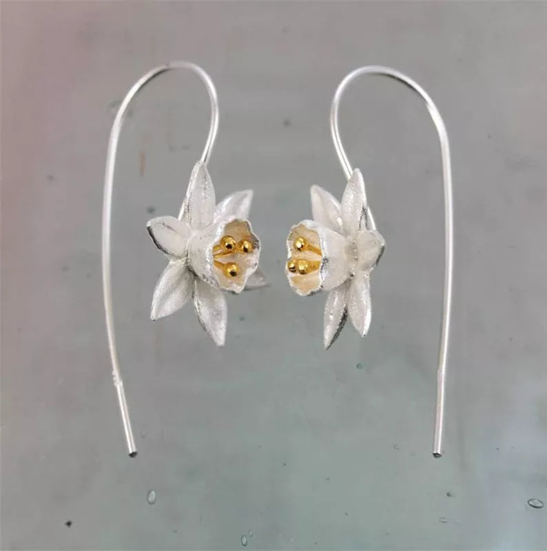 Vintage Style Daffodil Dangle Earrings